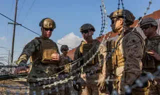 Пентагонът изпраща до 3000 войници и бронетранспортьори Stryker на границата с Мексико