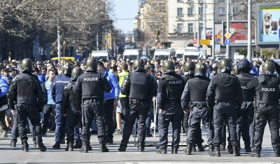 СДВР: 31 души са задържани преди Вечното дерби