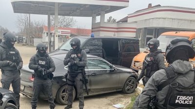 Акция на ГДБОП: Арестувани чужденци, изнудвали българи