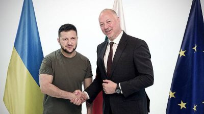 Не може да продължавате да поставяте Украйна пред България!