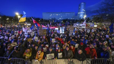 Хиляди словаци отново на протест срещу Фицо и проруската му политика