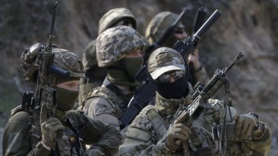 Украйна евакуира осем населени места близо до руската Курска област