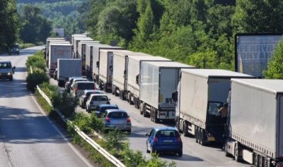 От 1 април ще има нови ограничения за преминаване на тежкотоварни автомобили през прохода Петрохан