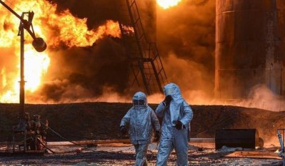 Три обекта горят в петролна база в Русия след атака с дронове от Украйна