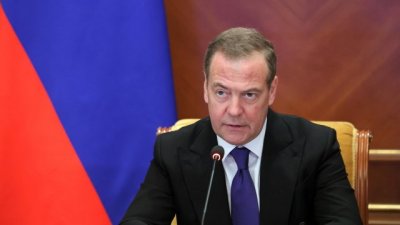 Медведев: Капакът на димящия котел е затворен. Напред!