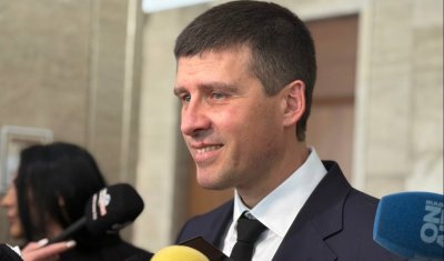 Ивелин Михайлов: Майка ми ми дава пари (ВИДЕО)