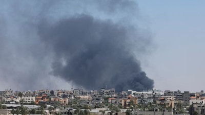 Израелски удар порази Рафа на фона на мирните преговори