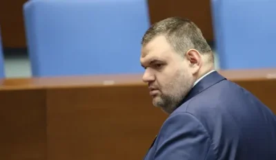 Делян Пеевски: Няма да позволя дерибеите да свалят правителството! Разиграват шоу, за да вкарат една партия в парламента!