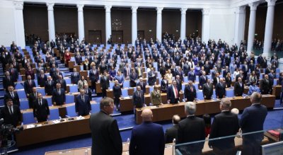 ПРЕНАРЕЖДАНЕ В НС! 8 депутати от управляващата коалиция напускат парламента!
