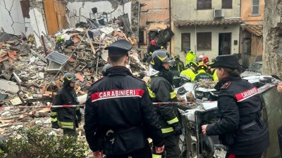 Взрив срути сграда в Италия