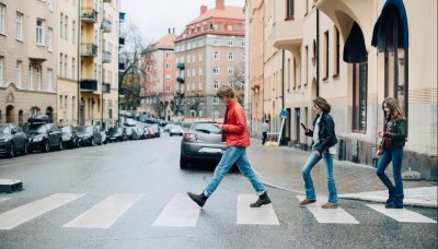 Забрана за ползване на телефон при пресичане на пешеходна пътека &ndash; нова мярка за безопасност