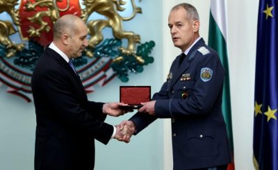 Румен Радев назначи Николай Русев за командир на Военновъздушните сили и го удостоява с висше звание &bdquo;генерал-майор&ldquo;