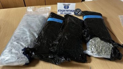 Митничари на &bdquo;Лесово&ldquo; откриха над 4.6 кг марихуана в товарен автомобил