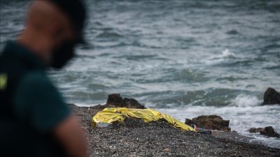 Разлагащи се човешки трупове заляха европейските плажове