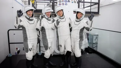 SpaceX изстреля първия пилотиран полярен орбитален полет