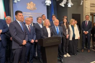 ПП-ДБ напуснаха пленарната зала по време на дебатите за вота на недоверие (ВИДЕО)