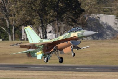Първият изтребител F-16 Block 70 каца днес в България