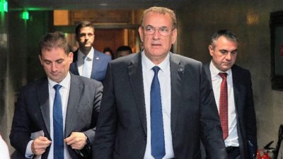 Днес хората на Доган решават дали да оттеглят подкрепата си за правителството