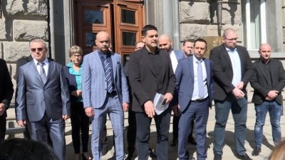 МЕЧ на протест: &bdquo;Вън мутрите от властта!&ldquo;