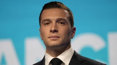 Лидерът на партията на Льо Пен призова французите на протест