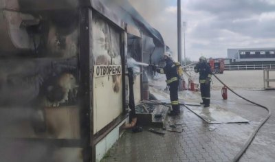 Избухна пожар в конната база в Царацово