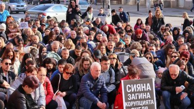 Плевен на протест: Жителите излизат на улицата след смъртта на 12-годишната Сияна