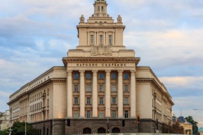 Вот на недоверие заради корупция: Парламентът гласува съдбата на кабинета "Желязков"
