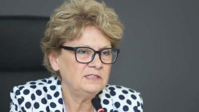 ЕВАЛА! Виолета Комитова от МЕЧ се уредила с 2 вили по програма, докато била служебен министър