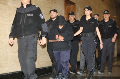 Ето кои са двамата младежи, задържани за зловещото убийство в "Захарна фабрика" на 7 април (СНИМКИ)