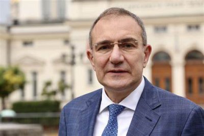 За пръв път от 10 години крайно бедните остават без Великденски хранителни продукти заради схемите на Гуцанов