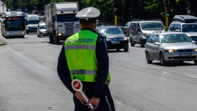 МВР купува необозначени автомобили за контрол на пътя