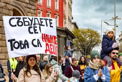 След трагедията със Сияна: Нов протест срещу бездействието и смъртоносните пътища в София
