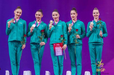 Злато за българския ансамбъл на финала с пет ленти в Световната купа