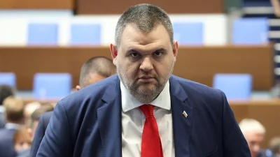 Делян Пеевски поздрави лекари с празника и поиска достойни възнаграждения за здравните работници