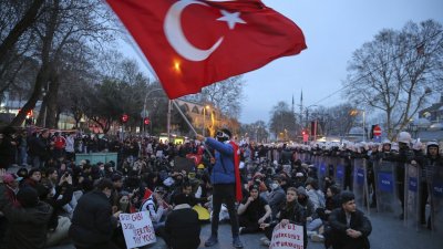 Протести в Истанбул срещу ареста на кмета Имамоглу &ndash; опозицията обявява ежеседмични митинги