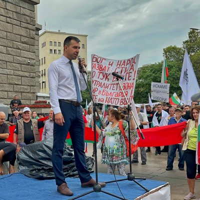 Деян Николов: Управляват ни боклуци и национални предатели!
