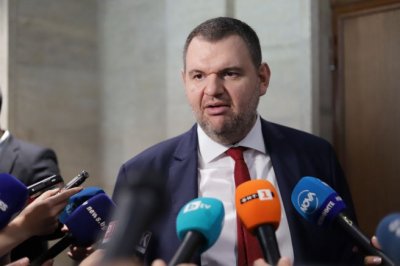 Пеевски: По-леко с тона между службите и политиците, ДПС няма да подкрепи нито един от кандидат кметовете за София