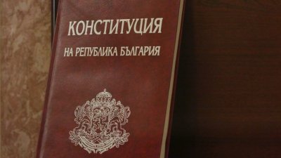 Комисията по конституционни въпроси се събира, за да обсъди предложения за промени