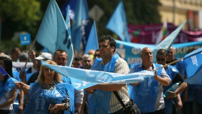 Служителите на "Мини Марица - изток" заплашват да блокират държавата с протести