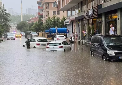 Турция е под вода, спрени са редица вътрешни полети (ВИДЕО)