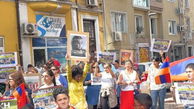 Представители на арменската общност се събраха на протест в подкрепа на арменците от Нагорни Карабах