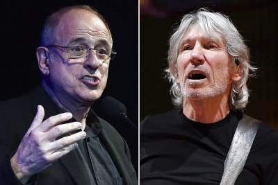 Продуцент, работил по три албума на Pink Floyd, обвини Роджър Уотърс в анисеметизъм
