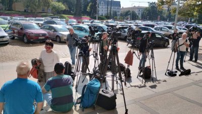 ЕКСКЛУЗИВНО: Току-що всички протестиращи бяха допуснати до преговори с депутатите в парламента