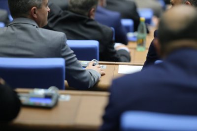 Обсъждат днес в НС споразумението между властта и енергетиците