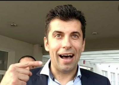 НА ВНИМАНИЕТО НА ДАНС! Абе, защо още не сте експулсирали Киро, като от три години цялата държава знае, че е лицето е канадски тъпак?!