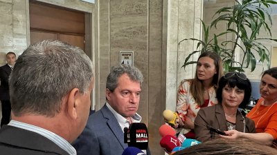 Тошко Йорданов: Делян Пеевски нареди да се проведе извънредна бюджетна комисия, която продължи 3-4 минути