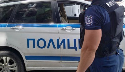 Полицай простреля маскиран младеж в София