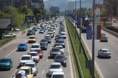 Верижна катастрофа блокира движението по &bdquo;Цариградско шосе&ldquo; в София