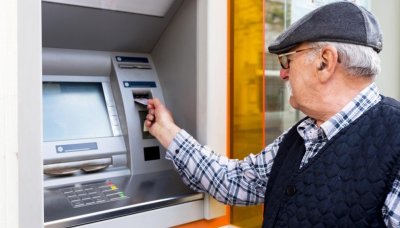 Пенсии и обезщетения: Изплащанията за май започват на 7 май