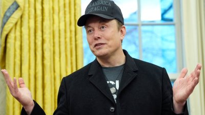 Илон Мъск ще продължи работата си по правителствени проекти след първоначалния срок от шест месеца